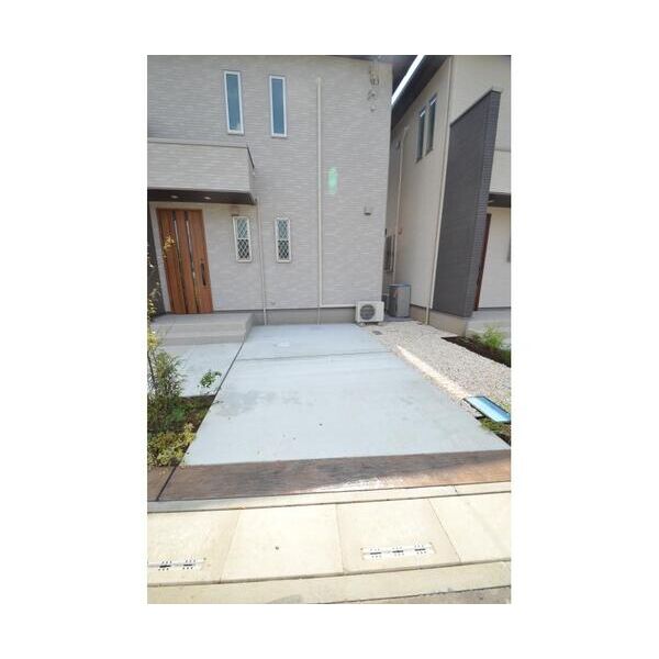 フォレストリーフ西大宮B棟1号室 駐車場