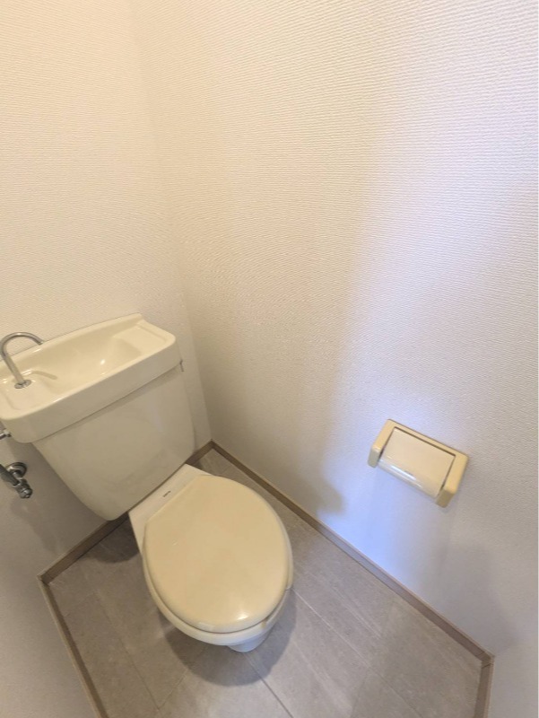 兼六コーポ滝山2階 トイレ