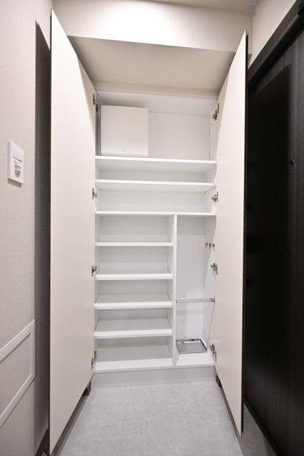 ＧＲＡＮＳＩＴＥ　ＮＡＫＡＭＥＧＵＲＯ4階 靴入