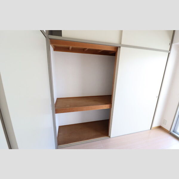 ファーストコーポ幕張本郷0302号室 収納