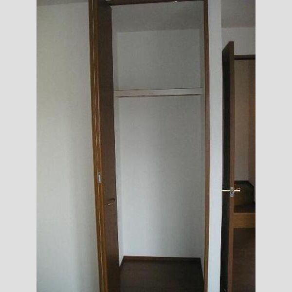 グリーンハイツ 階段下収納