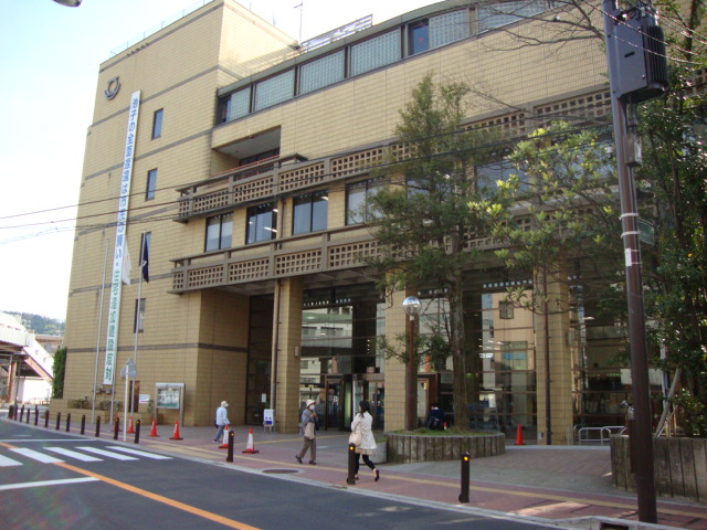 レモンハウス 逗子市役所まで300ｍ