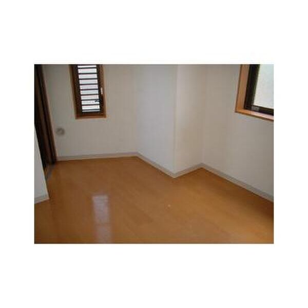 ラ・フルール芹ヶ谷104号室 リビング