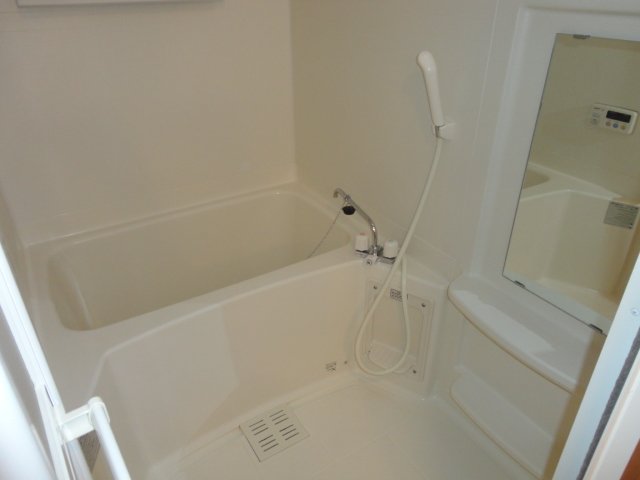 サンライフ・プラザ205号室 バス