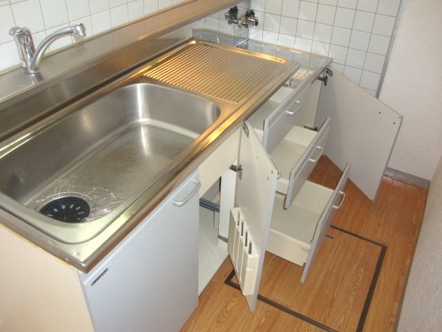 サンビレッヂⅠ202号室 キッチン収納