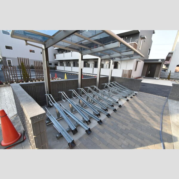 レジデンス甲州街道　Ⅰ107号室 屋根付き駐輪場