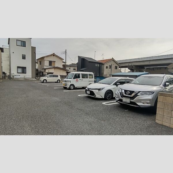 ヴァンヴェール105号室 駐車場