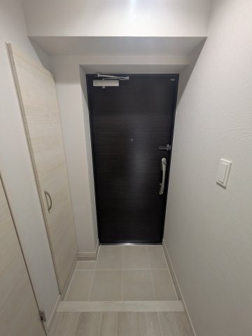 ジェノヴィア六町0101号室 玄関