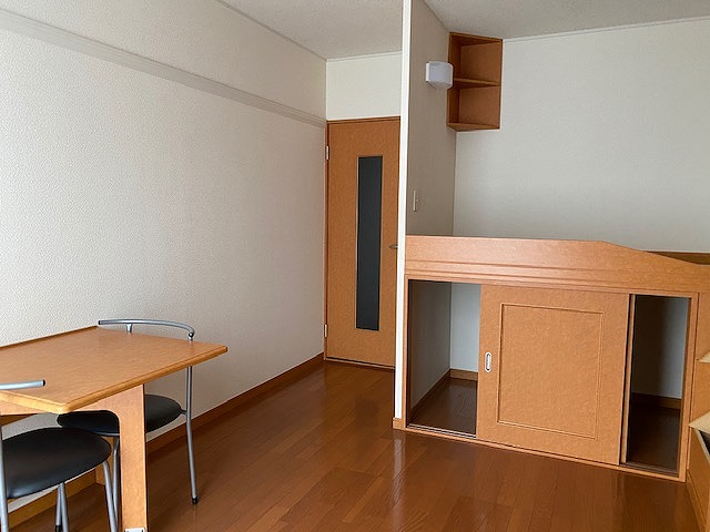 レオパレスシャルマン リビング