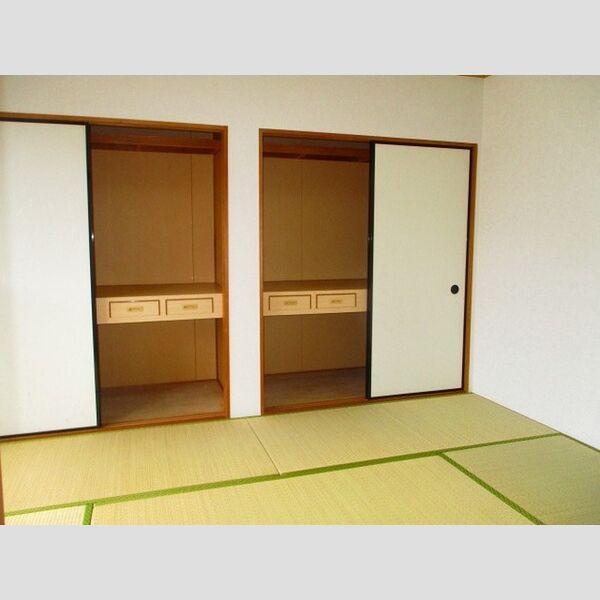 ウェルセッジ請西　Ⅱ 物入れ