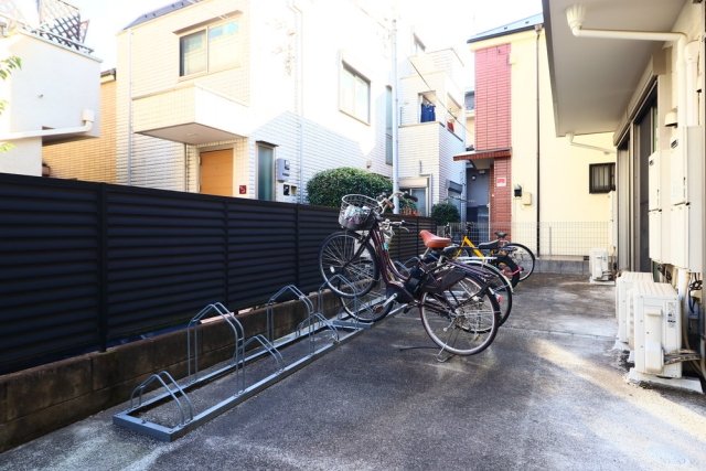 エメロード江古田1階 駐輪場