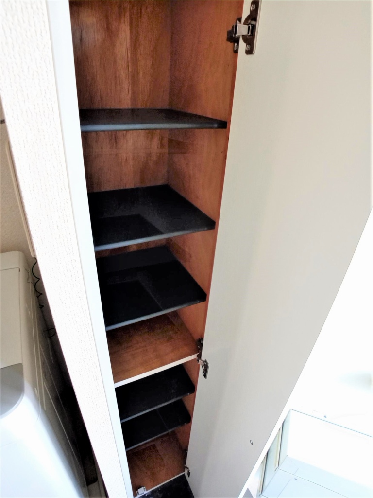 レオパレスＲｅｆｉｎａｄａ201号室 靴箱です。