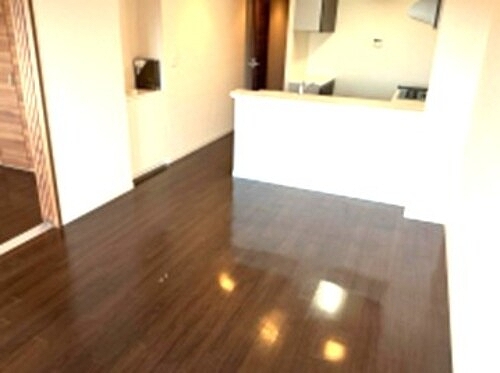 サン・ステージ緑園都市東の街７番館13階 リビングダイニングキッチン　別角