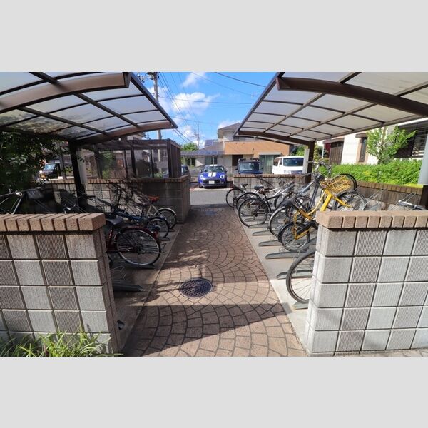 ルーヴル三橋　B102号室 駐輪場