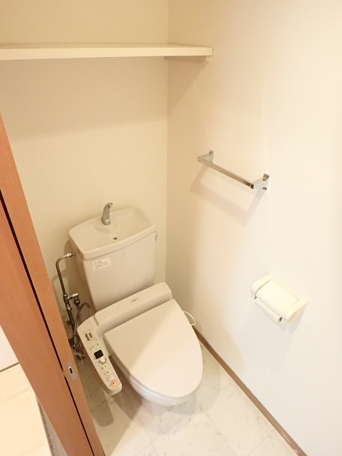 ガラ・シティ駒沢大学 シャワー付トイレ