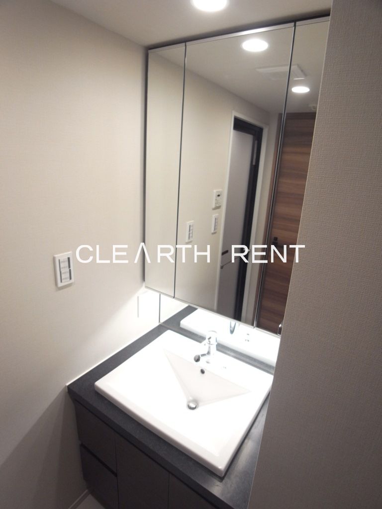 コンシェリア目白 ＴＨＥ ＧＲＡＮＤ ＲＥＳＩＤＥＮＣＥ ★慌ただしい朝も快適に過ごせる独立洗面台★ハンドシャワー付き★