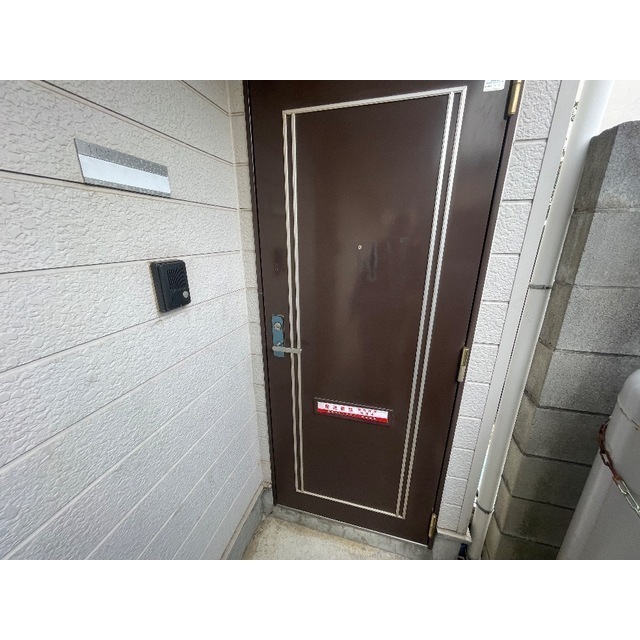 レオパレスアムール 玄関