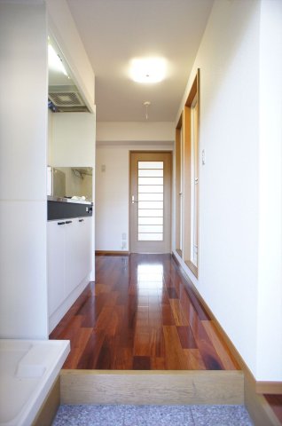 サワークレスト0301号室 収納もある玄関です