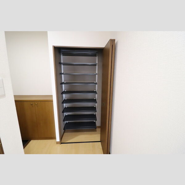 オーシャンビュー壱番館1303号室 物入