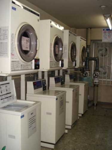 六本木ユニハウス4階 コインランドリー