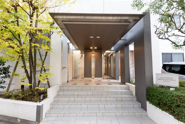 サーラ・コモド八幡山ヴェローナ2階 エントランス