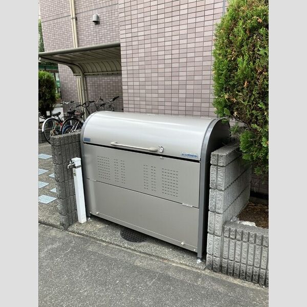 ソレーユ301号室 ゴミストッカー