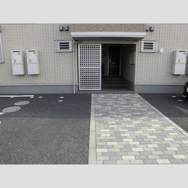 ハイフィールド　B エントランス