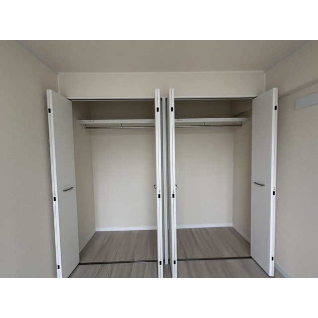 パームヴィラ鴨居401号室 内観