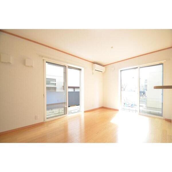 片瀬3丁目戸建東棟 リビング