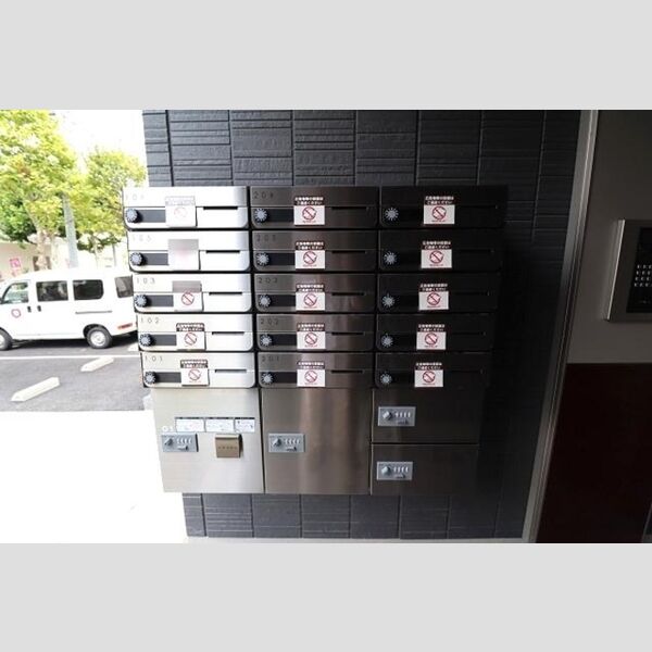 アヴァンス江戸川 集合ポスト、宅配ボックス