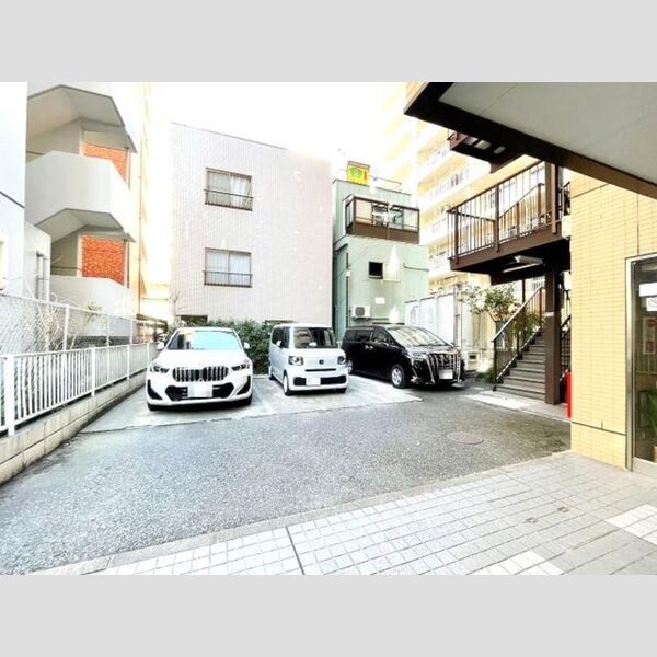 ハイネスモリタ 駐車場