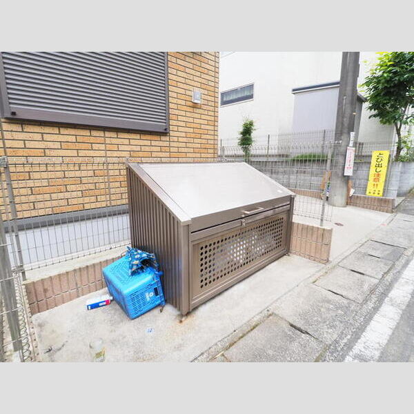 フローラ 敷地内ごみ置き場