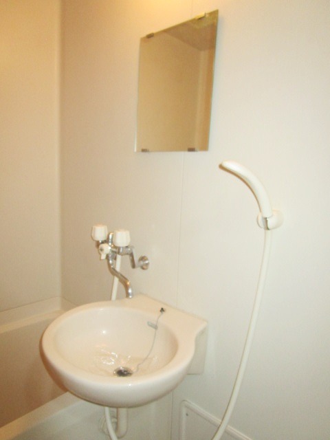 デルニエワコーI1階 洗面