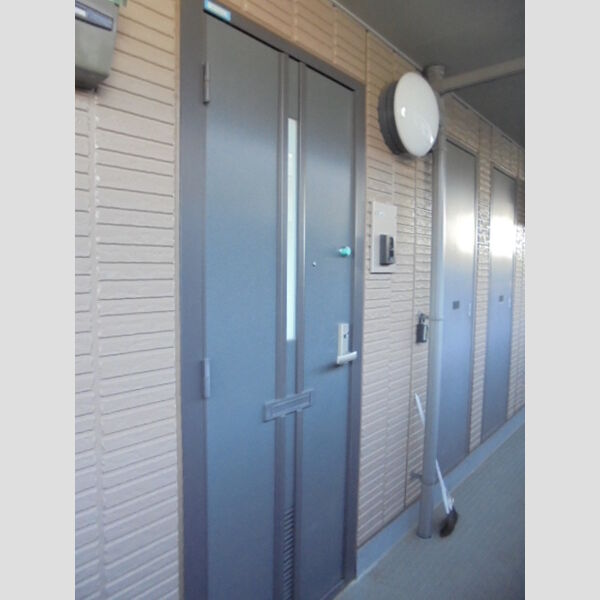 ファミール河内203号室 玄関