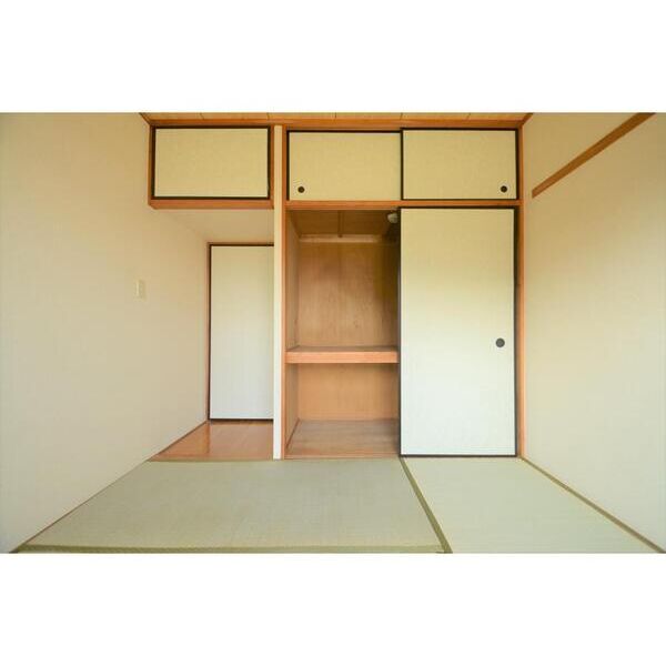 エーデルハイム成城201号室 リビング