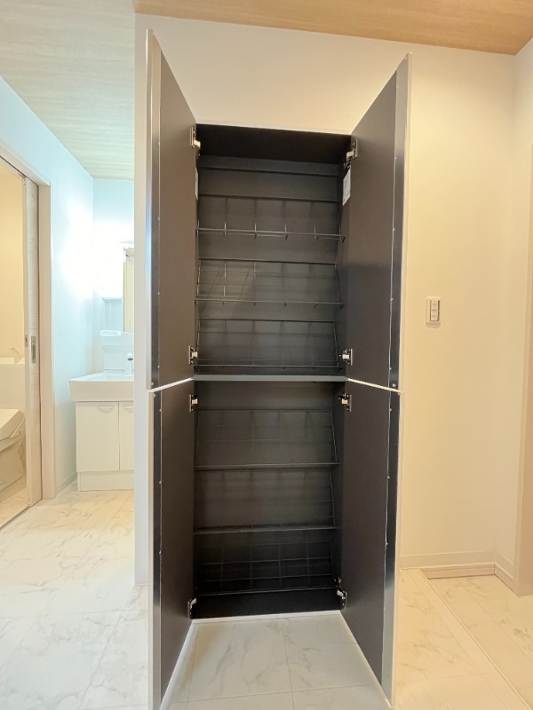 コンフォート蕨WEST2階 収納