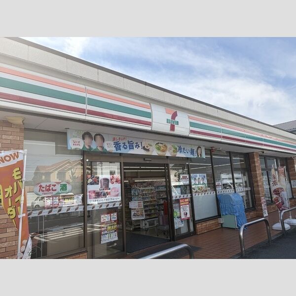 グランドゥール　ラテール セブンイレブン足立鹿浜2丁目店