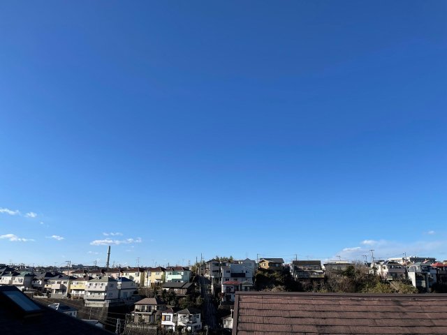 パレス井土ヶ谷205号室 窓からの眺望です。夜は星も綺麗に見えます。