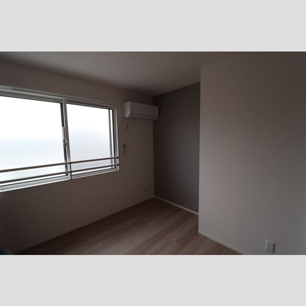 セレスティア白鳥301号室 洋室　約4.3帖