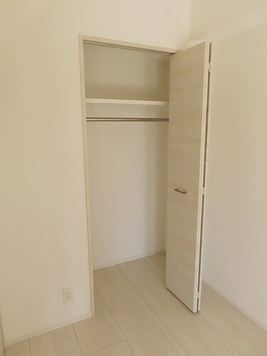 プレセダン石神井公園8階 クロゼット（洋室）　※同タイプ別部屋2024年11月撮影