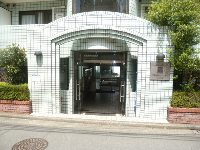 ラ・レジダンス・ド・エチュード エントランス