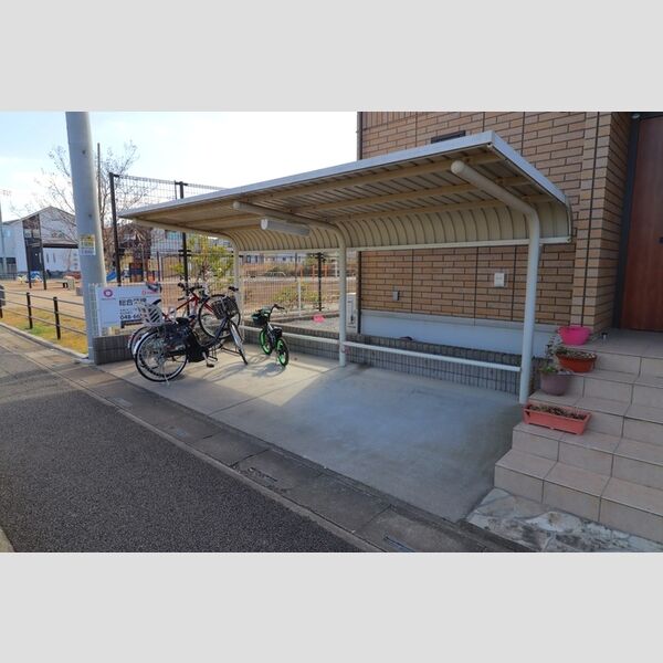 ベルトーネ 駐輪場