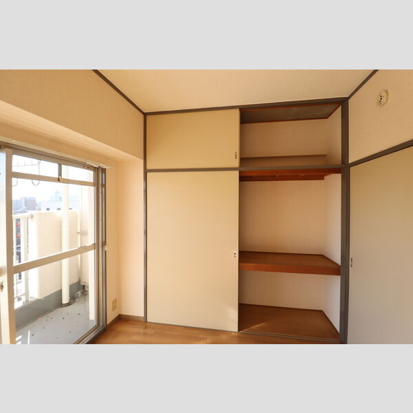 ファーストコーポ幕張本郷 物入