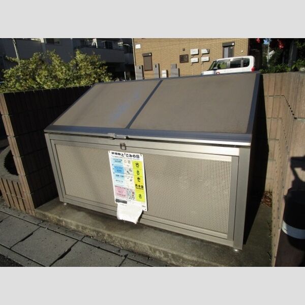 クレールK203号室 入居者専用ゴミストッカー