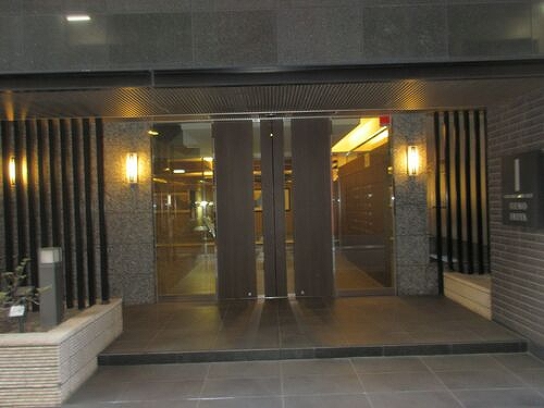 グローベルザ・シティ上野入谷 エントランス外観　※2025年5月撮影