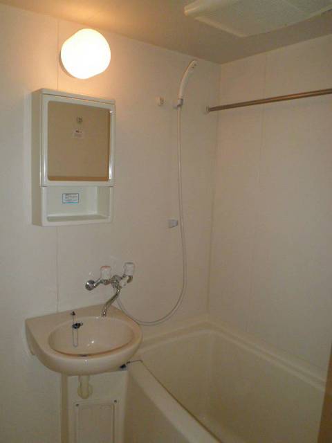 ガラ・シティ田町9階 日々の疲れを癒すお風呂付です