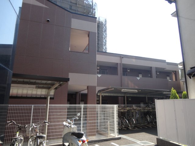アヴニール鶴見 外観写真（昼）