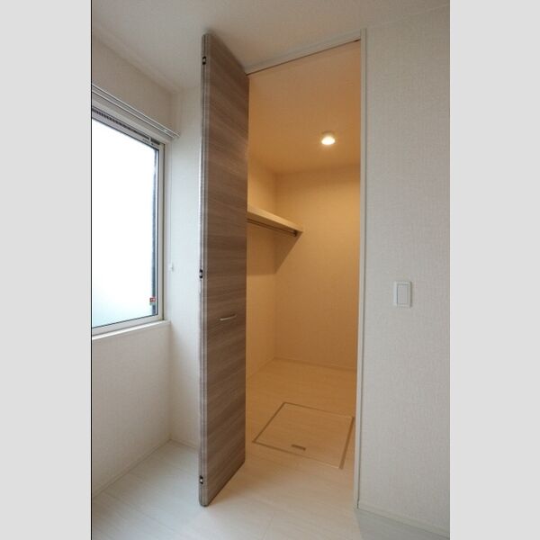 サイドガーデン南増尾　A棟101号室 ウォークインクローゼット