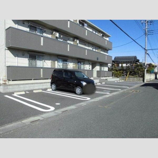 Sky ルーム　Ⅲ305号室 駐車場