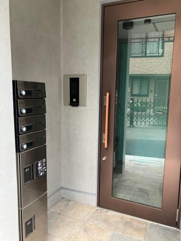 Bellevue石名坂 防犯カメラ付きのエントランスでセキュリティーもバッチリ